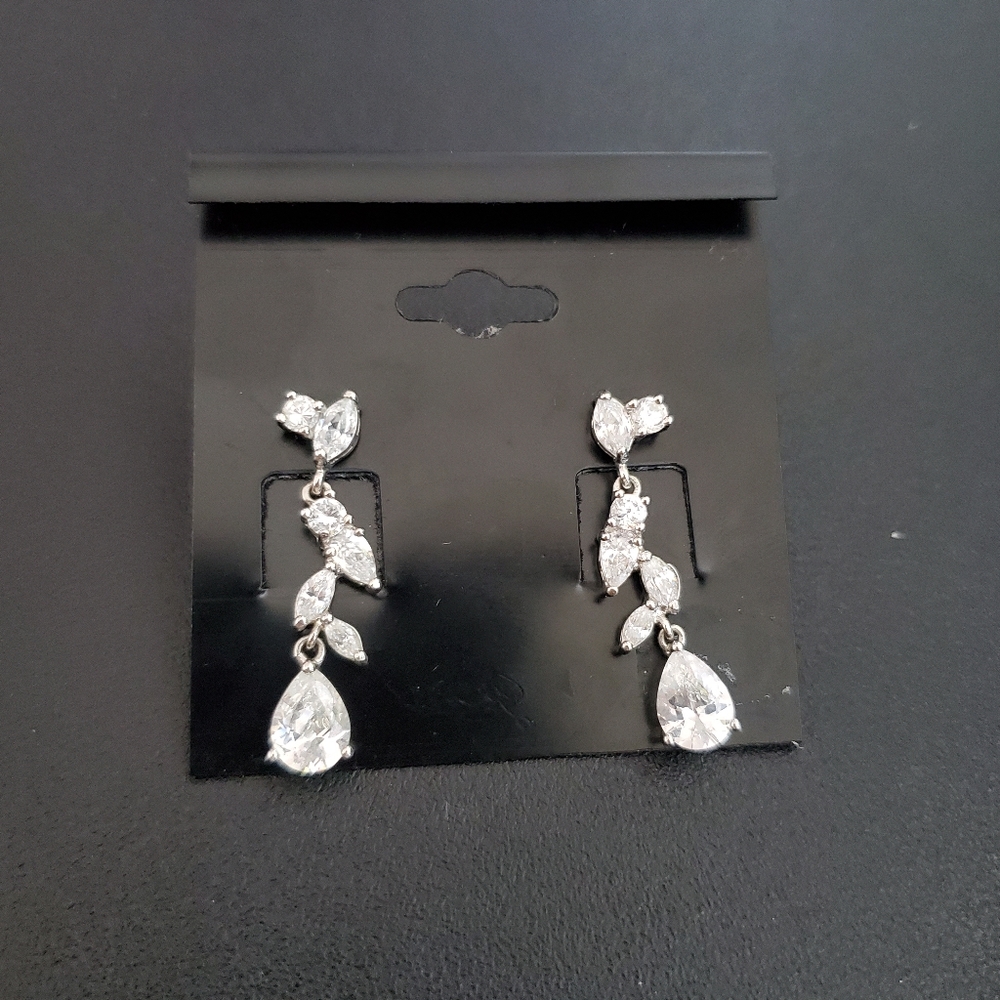 Cubic zirconia dangle earrings
